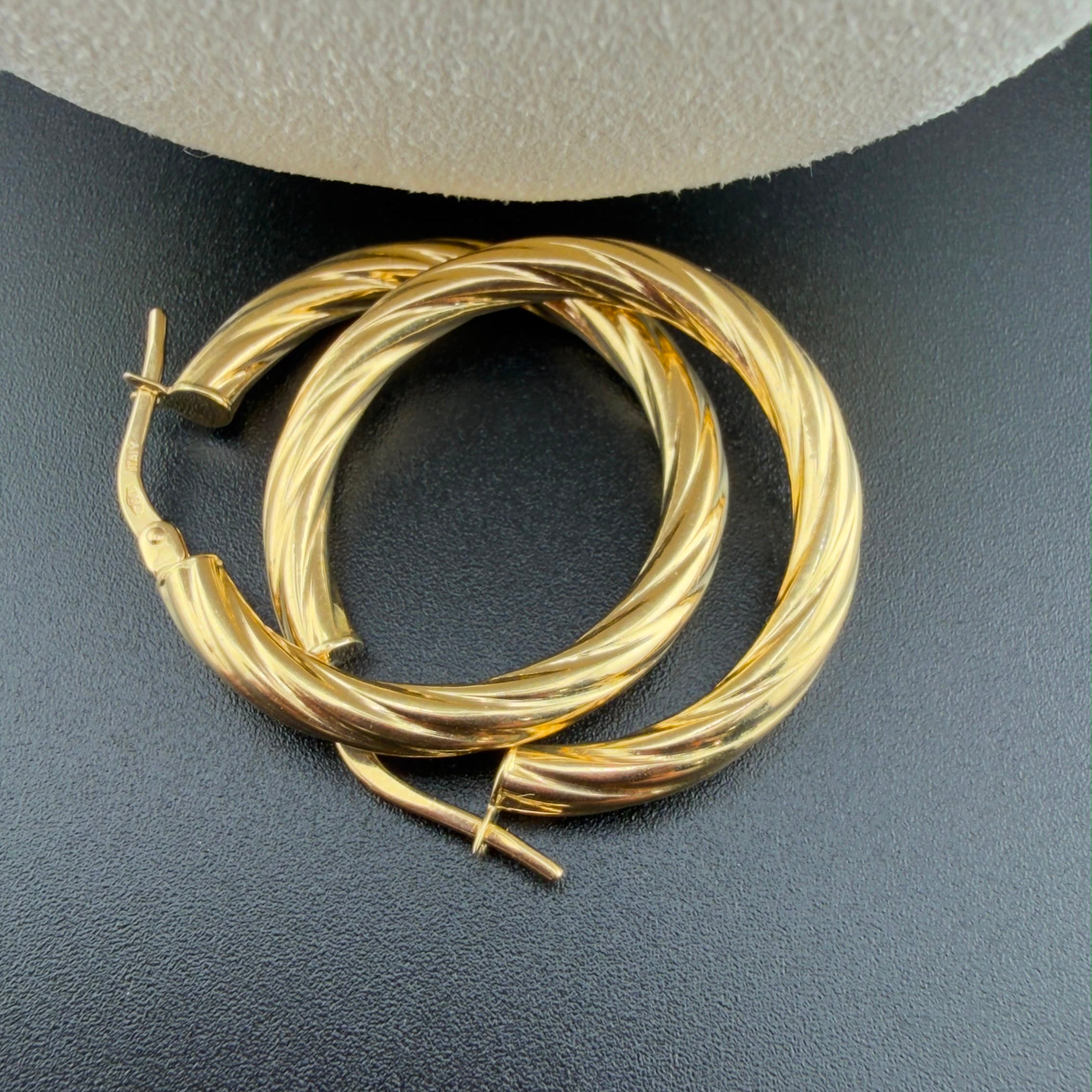 Spiral Hoop 18k.