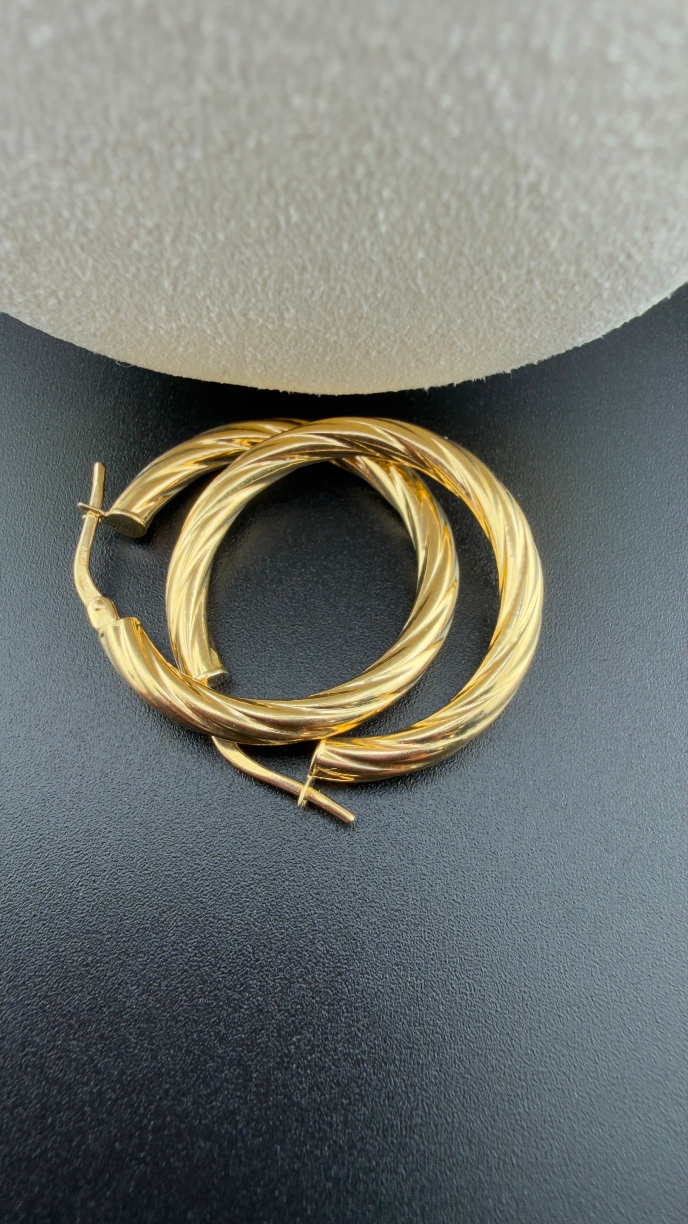 Spiral Hoop 18k.