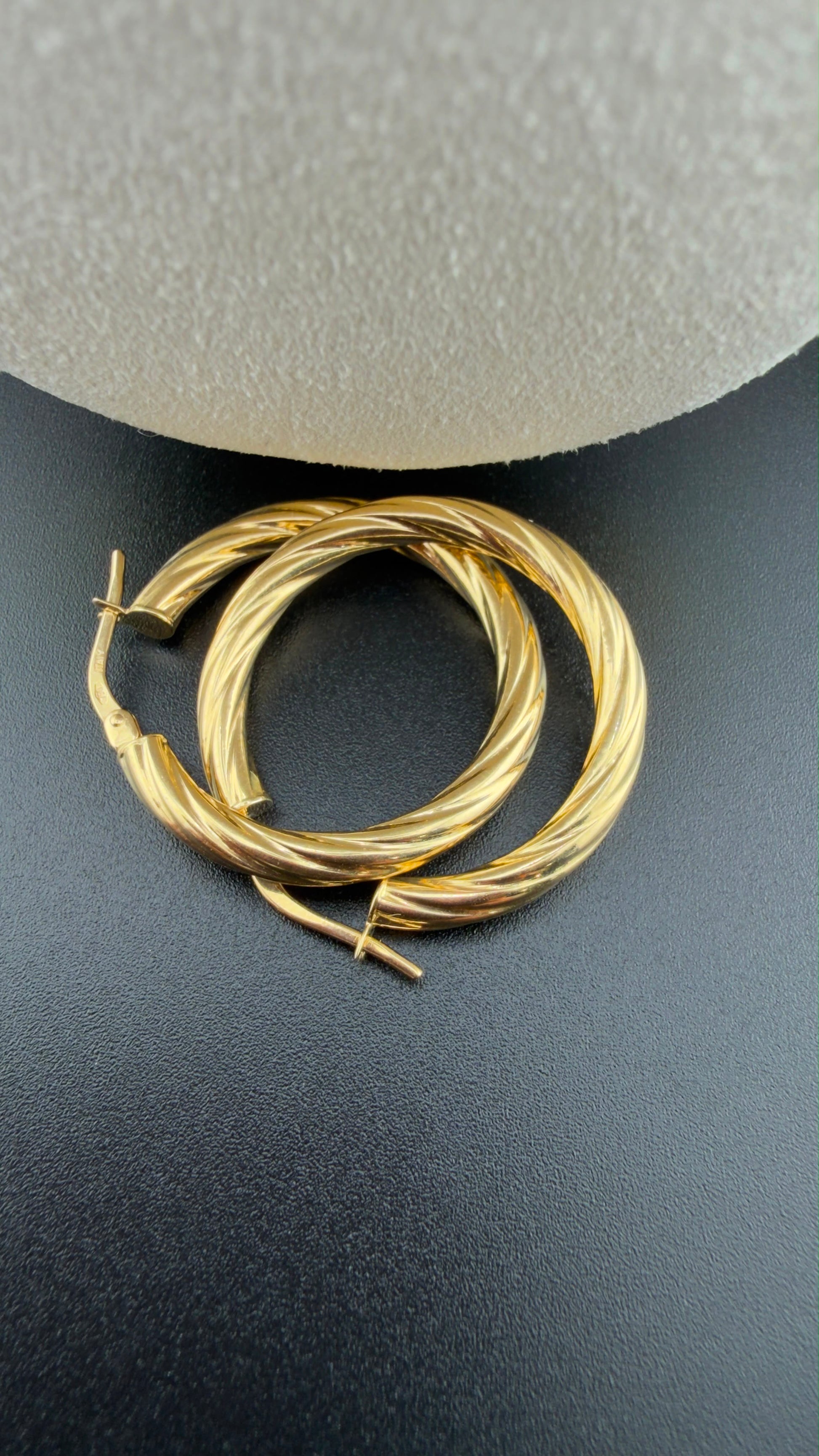 Spiral Hoop 18k.