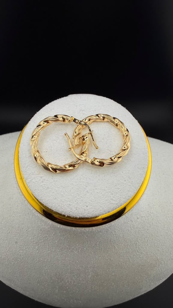 Textured Twisted Hoop 18k.