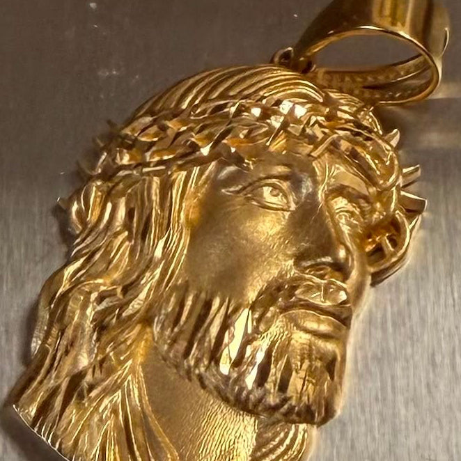 Sacred Face Pendant 18k.