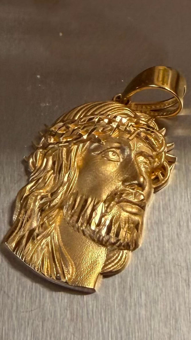 Sacred Face Pendant 18k.