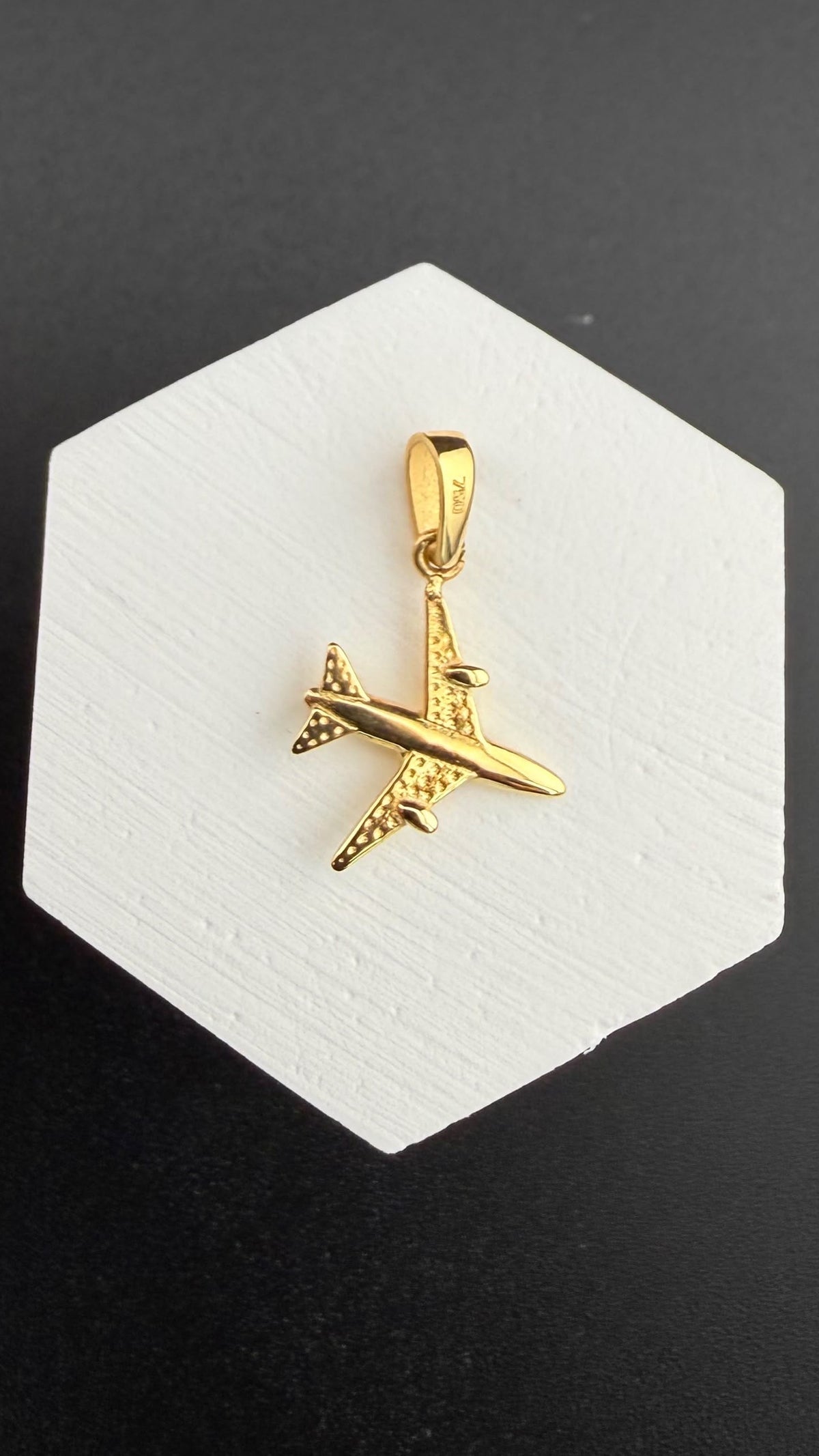 Airplane Pendant 18k.