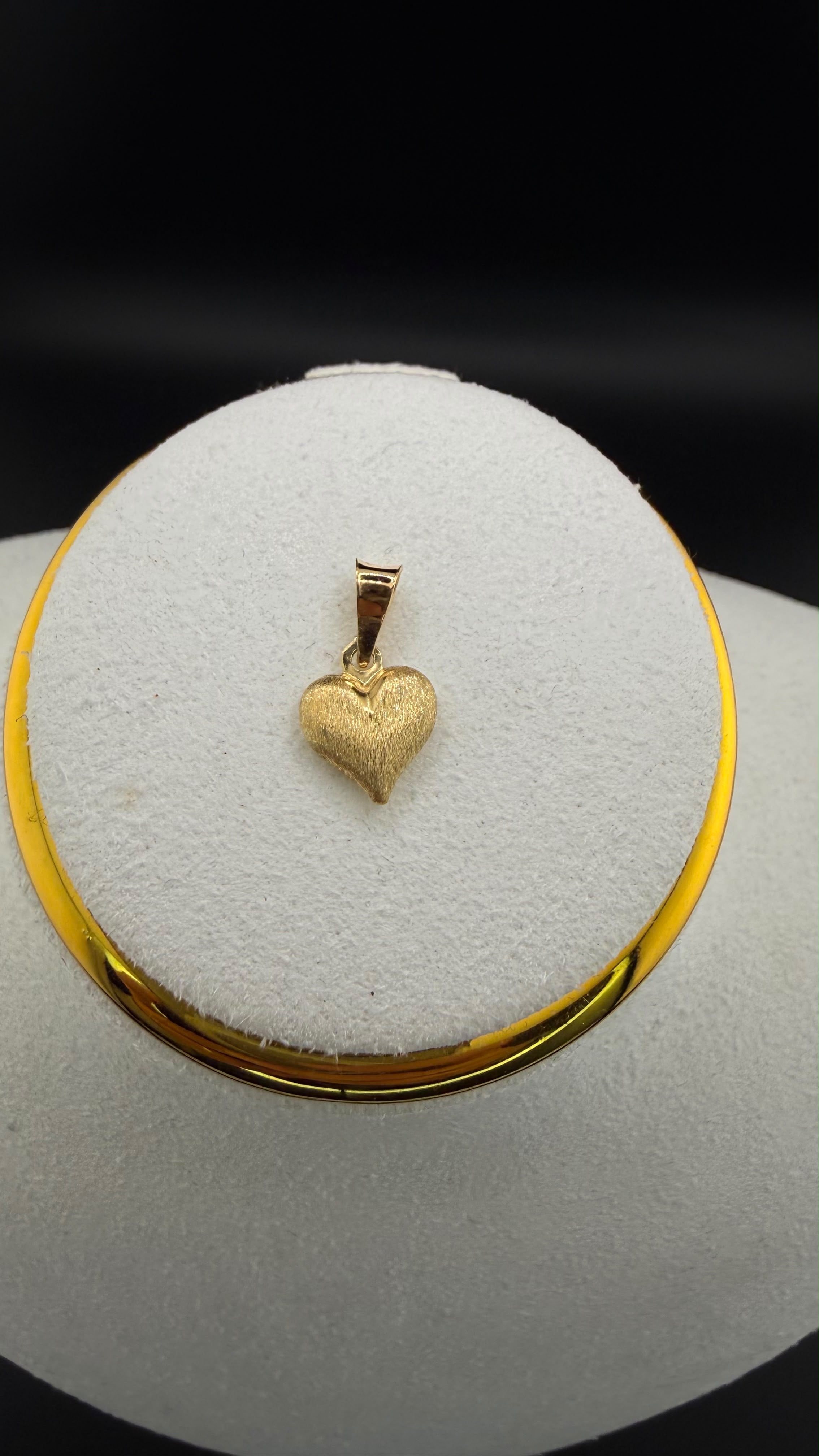 Textured Heart 18k.